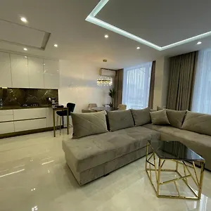 https://apartments-vip-avalon.hotelslviv.net