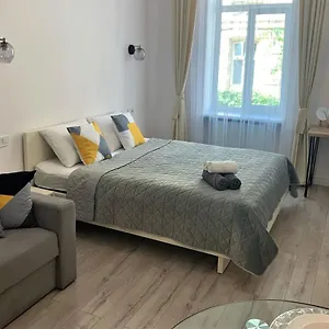 https://iris-apartment-on-popovich.hotelslviv.net